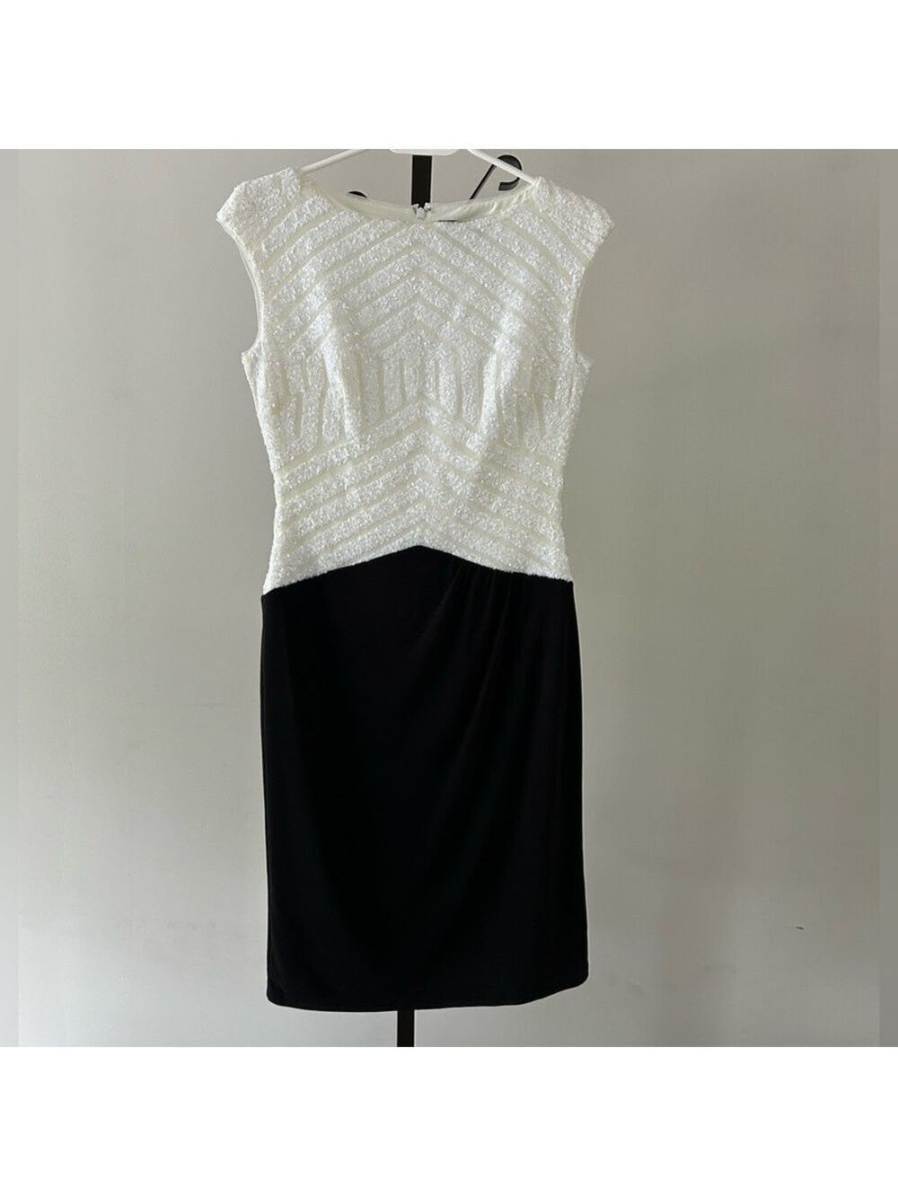 Lauren Ralph Lauren Elegant Black and White Sequin Dress, Size 2.